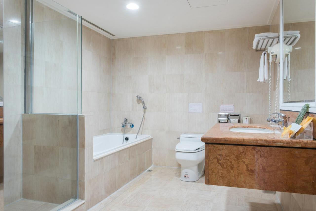 高雄鴻騰酒店 HOMETEL Hotel Kaohsiung Exterior foto